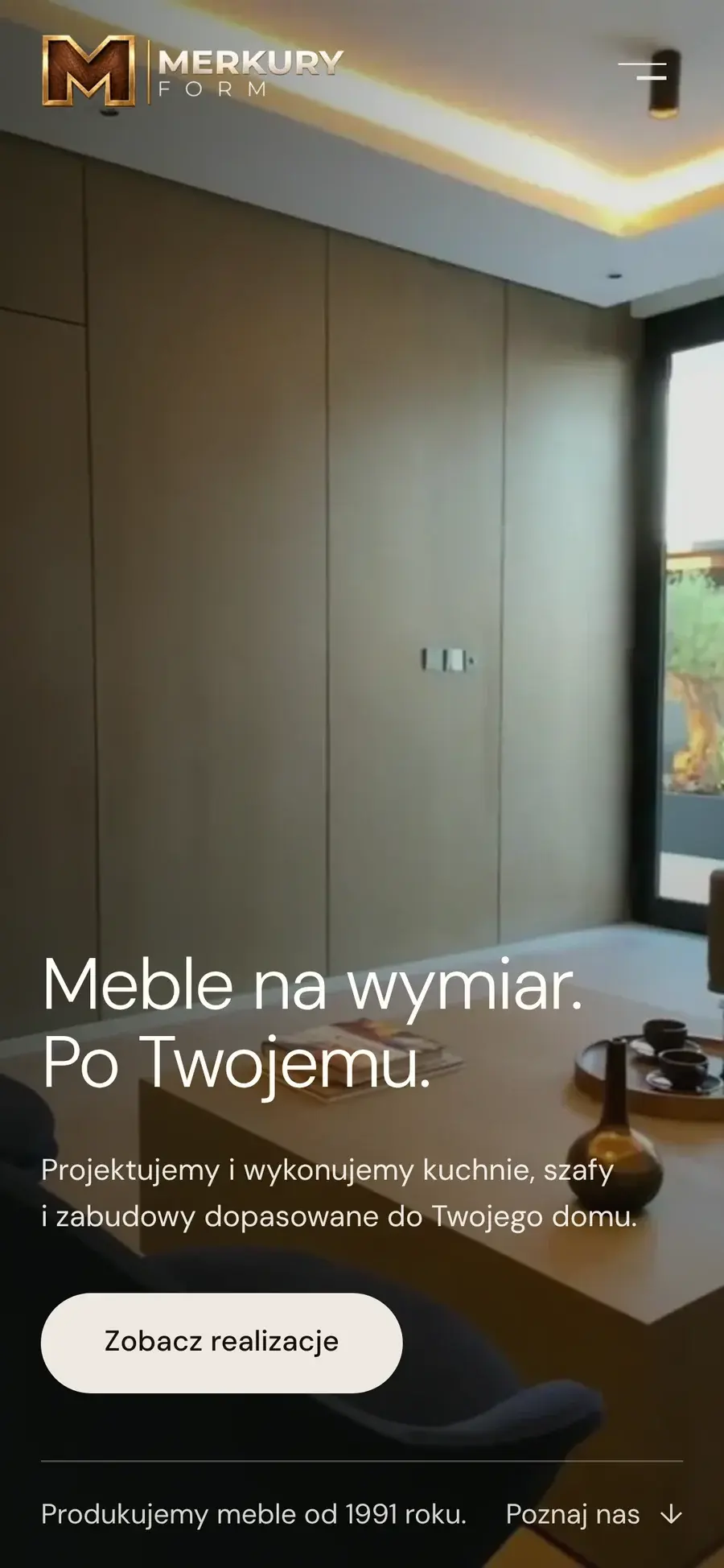 Strona główna Merkury Form na telefonie z nagłówkiem i przyciskiem „Zobacz realizacje”.